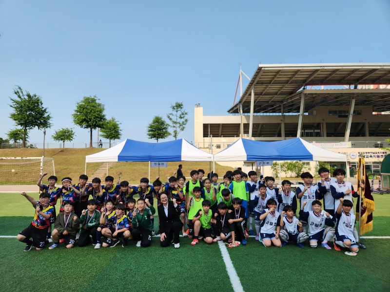 체육회장기 축구대회 초등시상 (5).jpg