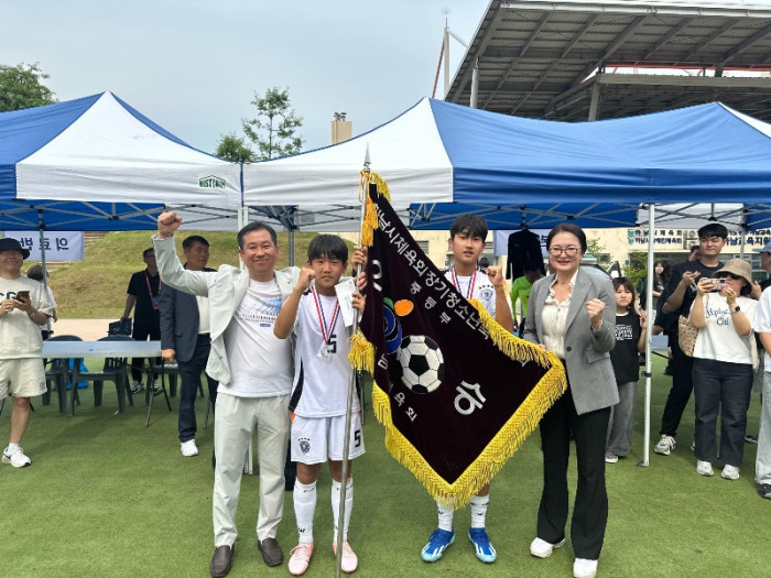 체육회장기 축구대회 중등시상 (11).jpg
